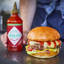 Laden Sie das Bild in den Galerie-Viewer, TABASCO® Sriracha-Sauce 566 ml
